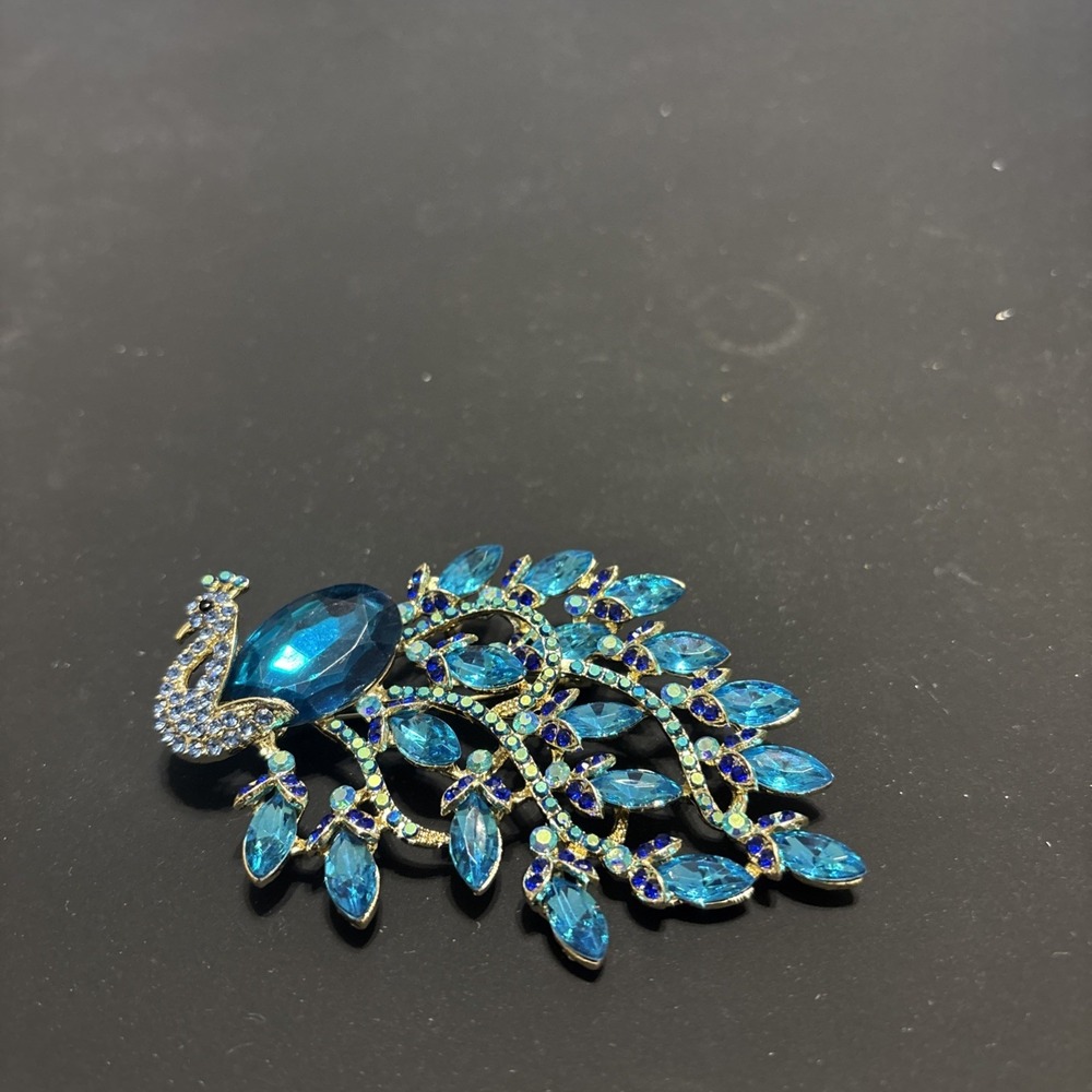 Large Blue Crystal Peacock Brooch Pin Pendant Gold Tone Rhinestone Bird Jewelry